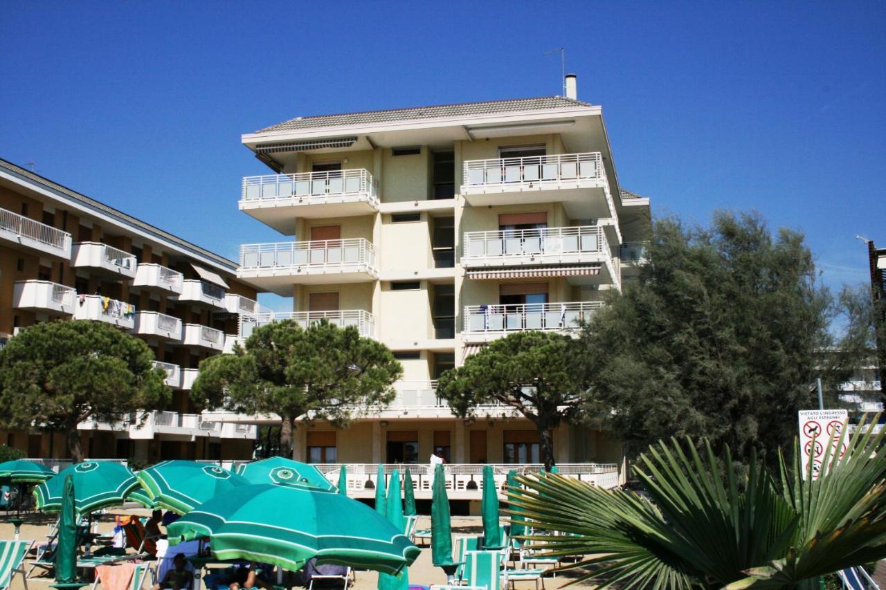 Diplomatic Fronte Mare Apartman Lido di Jesolo Kültér fotó