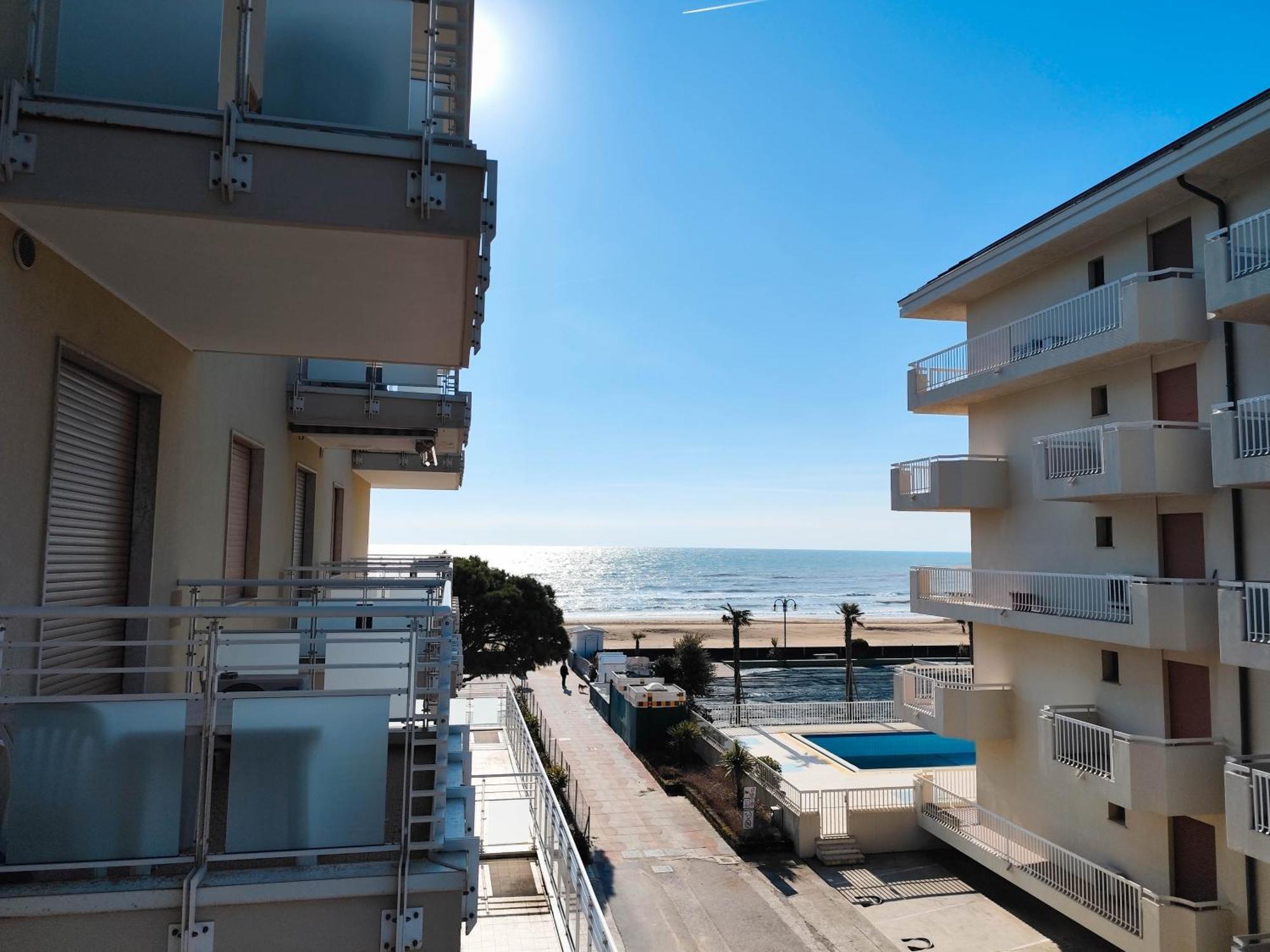 Diplomatic Fronte Mare Apartman Lido di Jesolo Kültér fotó