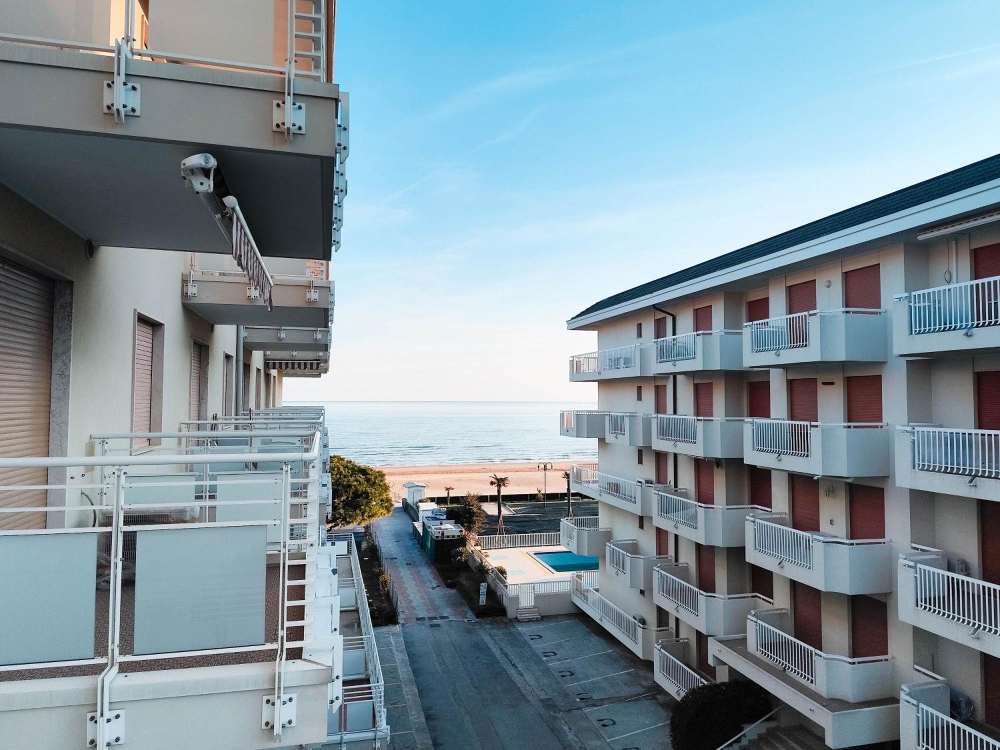 Diplomatic Fronte Mare Apartman Lido di Jesolo Kültér fotó