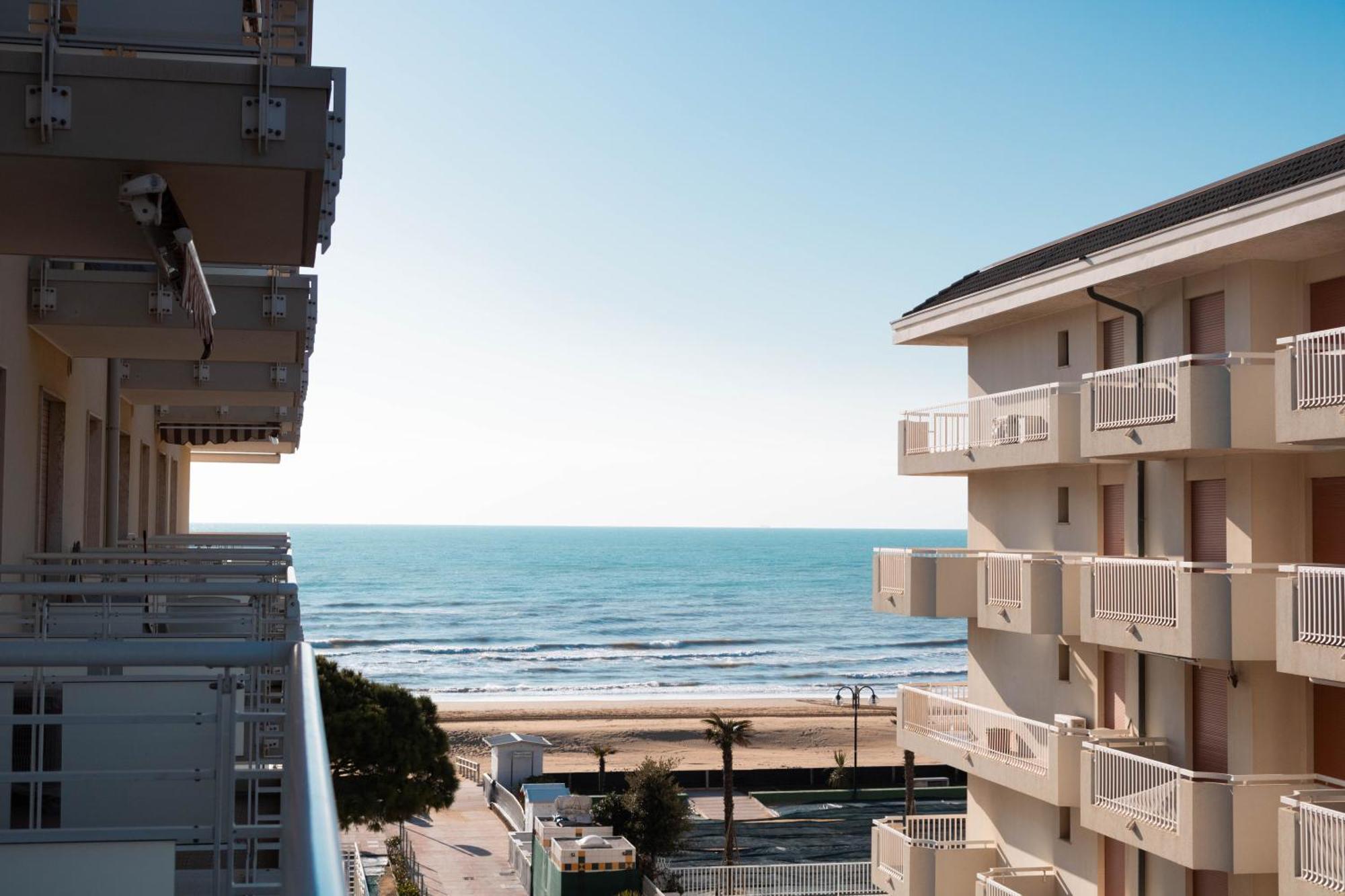 Diplomatic Fronte Mare Apartman Lido di Jesolo Kültér fotó