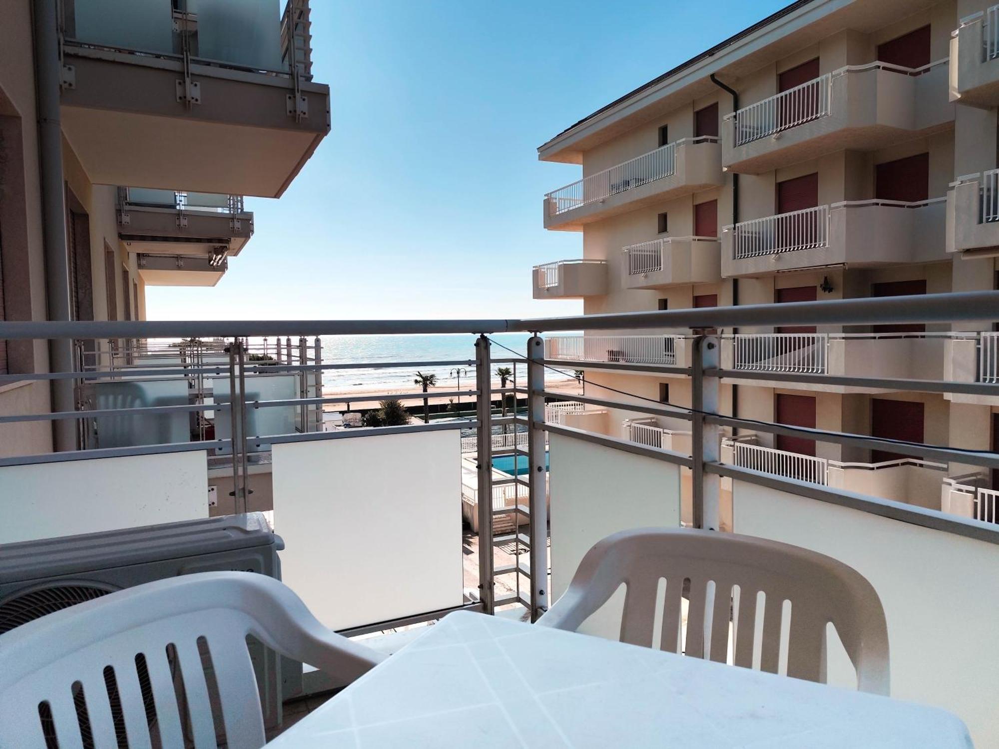 Diplomatic Fronte Mare Apartman Lido di Jesolo Kültér fotó